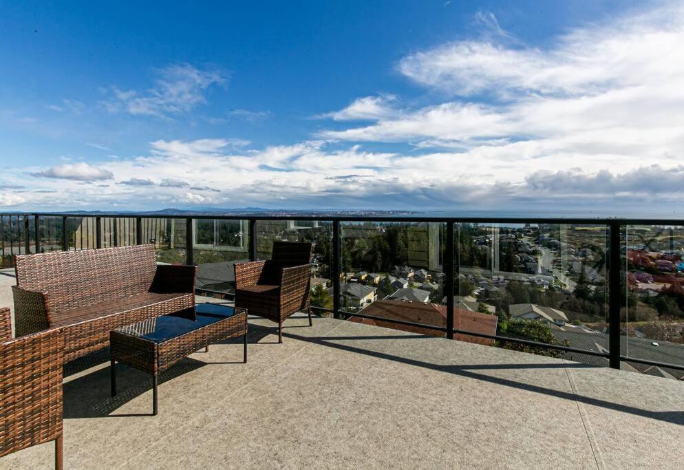 Eagle'S View Penthouse Leilighet Victoria Eksteriør bilde